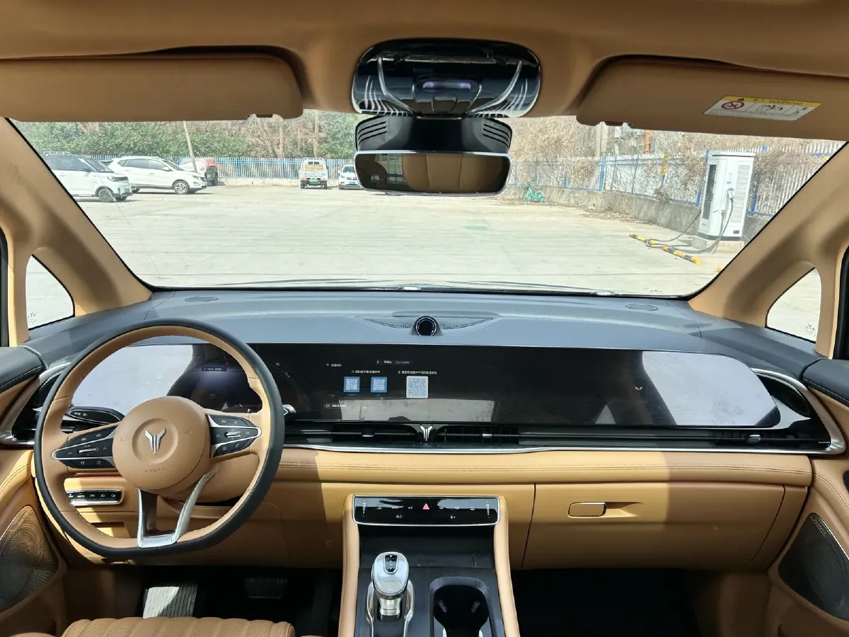 2022 Voyah Dream 1.5T 136HP L4 PHEV 25.57KWH,autocango,china used car exporter,china ev exporter,chinese used car exporter,chinese used ev exporter