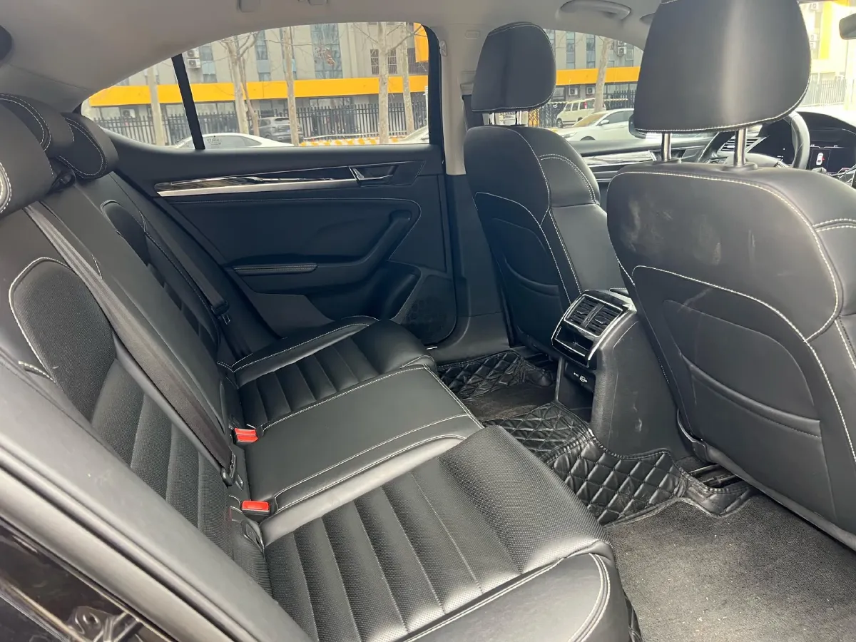 2022 Skoda Superb 2.0T 186HP L4 7DCT,autocango,china used car exporter,china ev exporter,chinese used car exporter,chinese used ev exporter