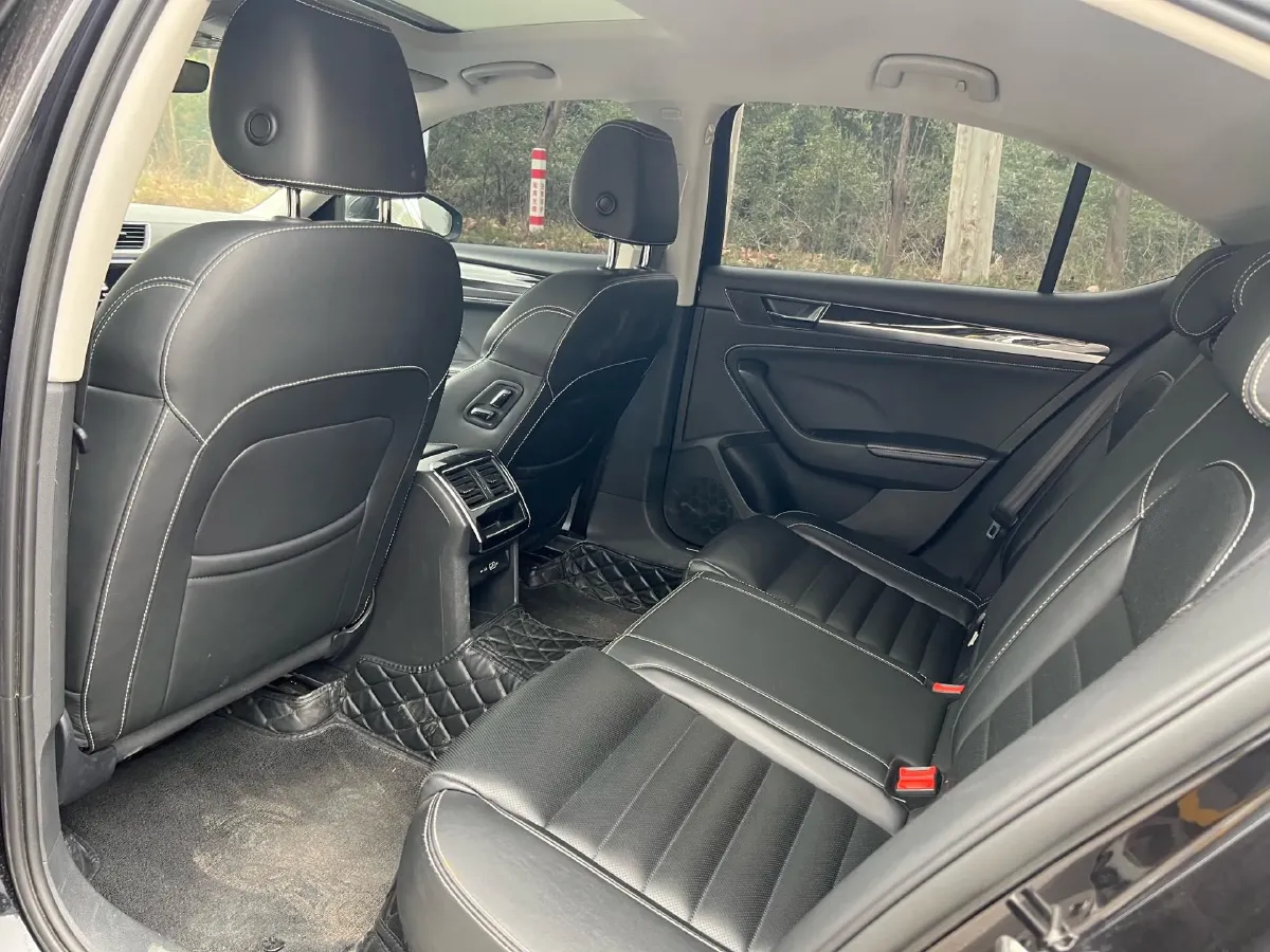 2022 Skoda Superb 2.0T 186HP L4 7DCT,autocango,china used car exporter,china ev exporter,chinese used car exporter,chinese used ev exporter