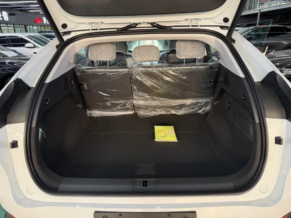 2025 Xpeng G6 BEV 68.5KWH,autocango,china used car exporter,china ev exporter,chinese used car exporter,chinese used ev exporter