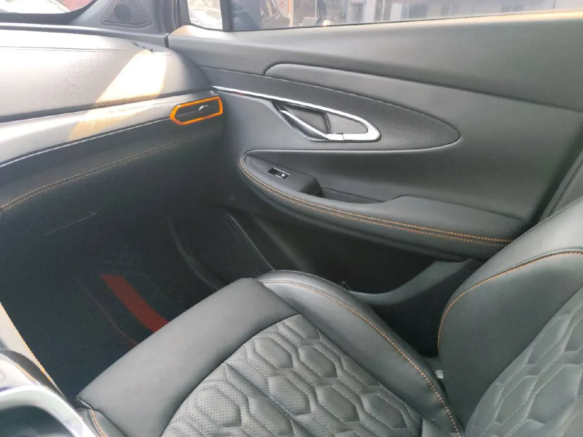 2022 ChangAn UNI-T 1.5T 188HP L4 7DCT,autocango,china used car exporter,china ev exporter,chinese used car exporter,chinese used ev exporter