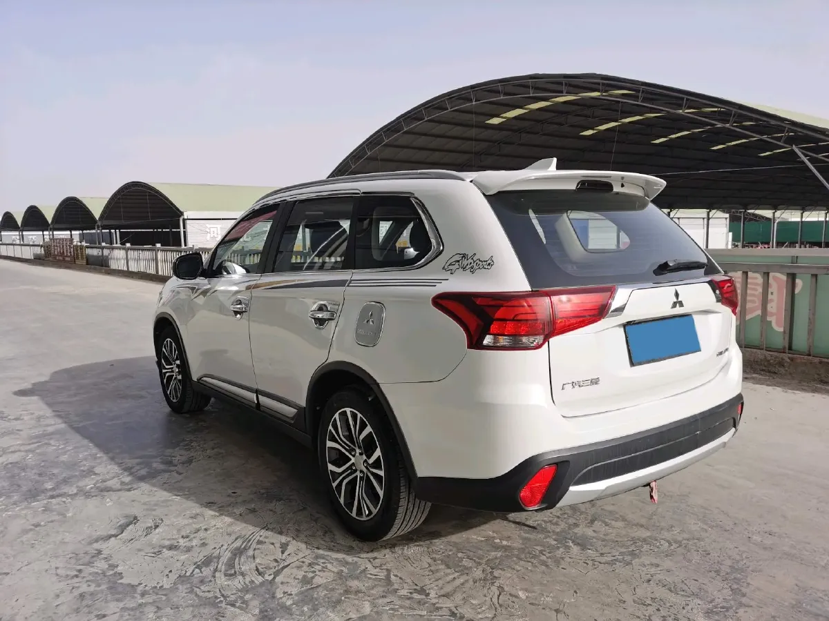 2018 Mitsubishi Outlander 2.0L 166HP L4 CVT,autocango,china used car exporter,china ev exporter,chinese used car exporter,chinese used ev exporter