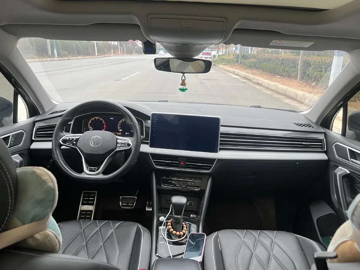 2024 Volkswagen Tiguan L 2.0T 186HP L4 7DCT,autocango,china used car exporter,china ev exporter,chinese used car exporter,chinese used ev exporter