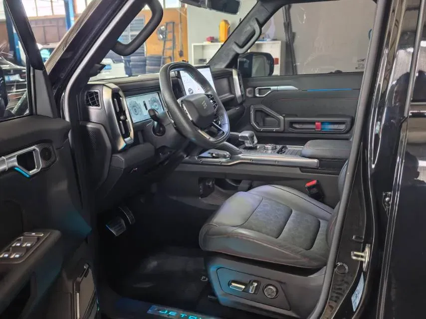 2023 Jetour Traveller 2.0T 254HP L4 7DCT,autocango,china used car exporter,china ev exporter,chinese used car exporter,chinese used ev exporter