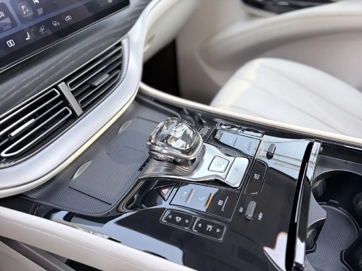 2025 Denza D9 1.5T 156HP L4 E-CVT PHEV 40KWH,autocango,china used car exporter,china ev exporter,chinese used car exporter,chinese used ev exporter