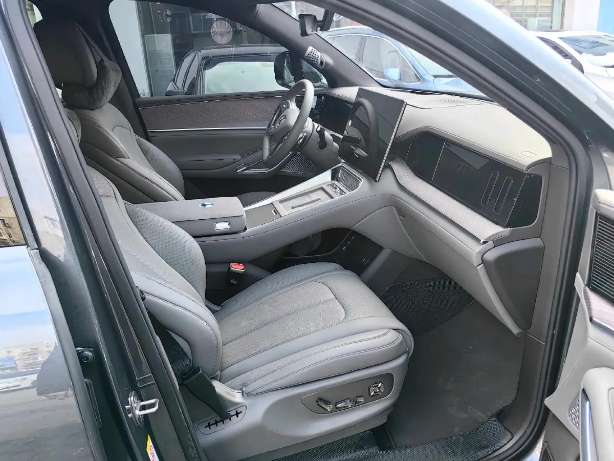 2025 Denza DenzaN9 2.0T 207HP L4 E-CVT PHEV,autocango,china used car exporter,china ev exporter,chinese used car exporter,chinese used ev exporter