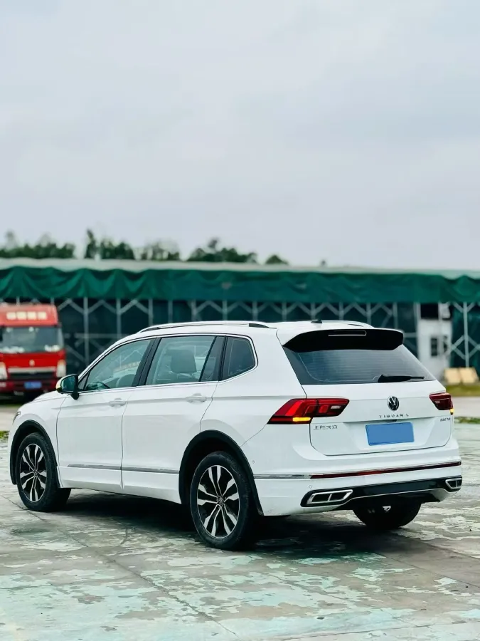 2024 Volkswagen Tiguan L 2.0T 186HP L4 7DCT,autocango,china used car exporter,china ev exporter,chinese used car exporter,chinese used ev exporter