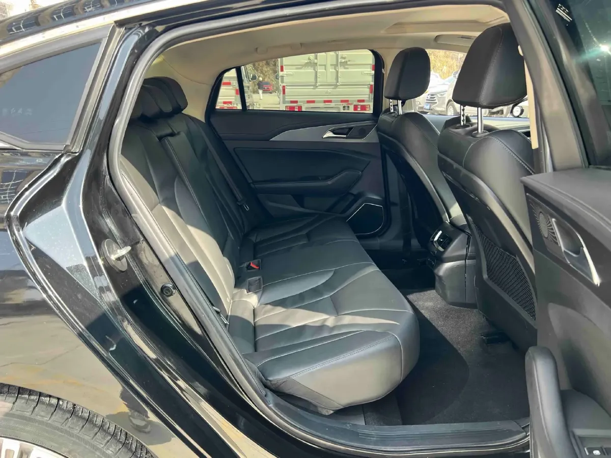 2022 HongQi H5 1.5T 169HP L4 7DCT,autocango,china used car exporter,china ev exporter,chinese used car exporter,chinese used ev exporter