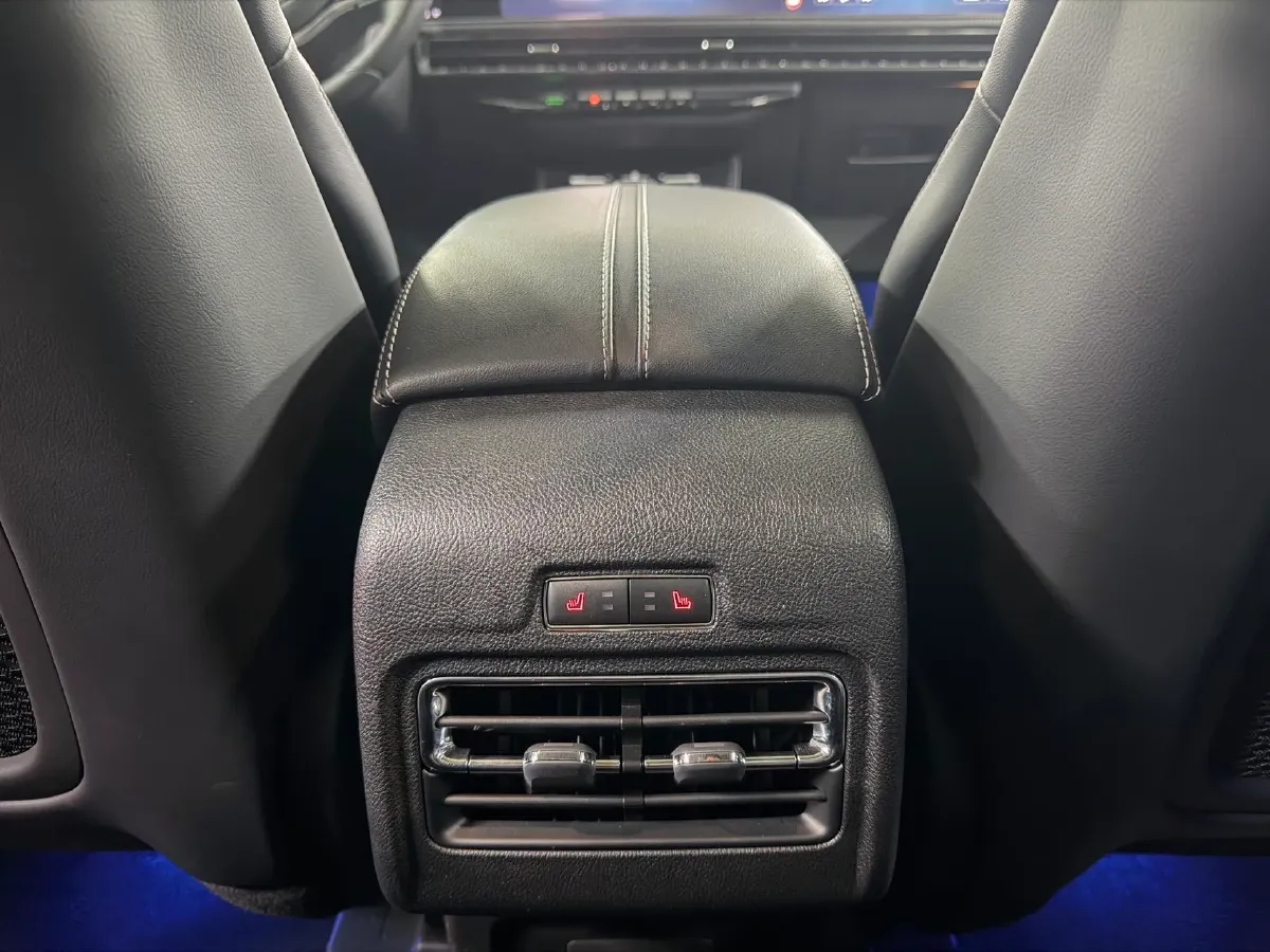 2024 Lincoln Corsair 2.0T 261HP L4 8AT,autocango,china used car exporter,china ev exporter,chinese used car exporter,chinese used ev exporter