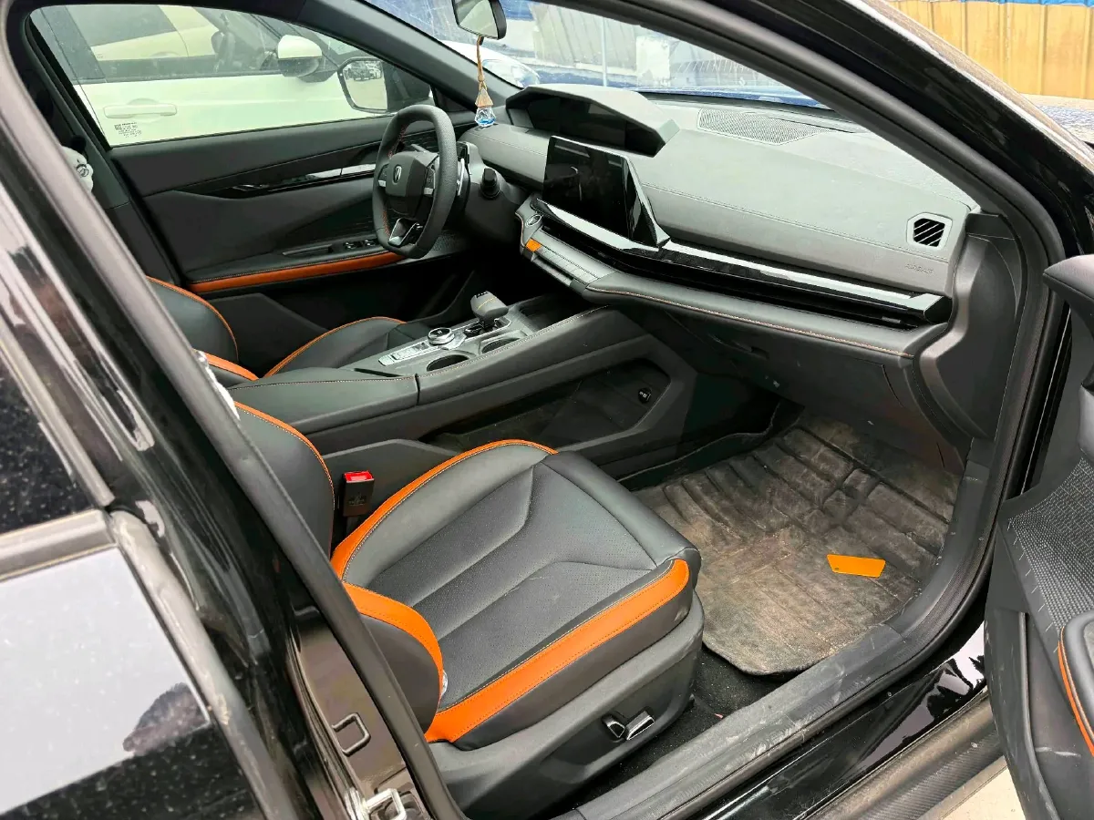 2025 ChangAn UNI-V 1.5T 192HP L4 7DCT,autocango,china used car exporter,china ev exporter,chinese used car exporter,chinese used ev exporter