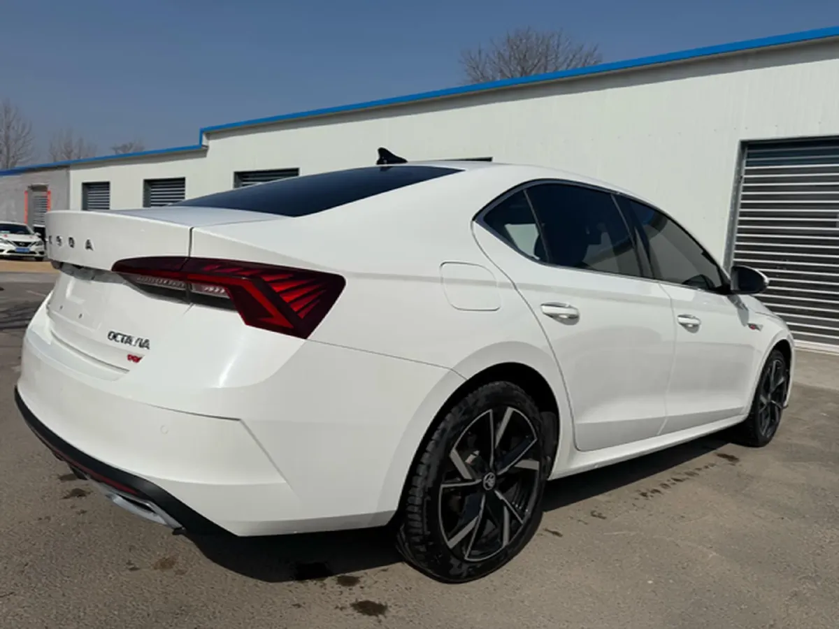 2022 Skoda Octavia 1.4T 150HP L4 7DCT,autocango,china used car exporter,china ev exporter,chinese used car exporter,chinese used ev exporter