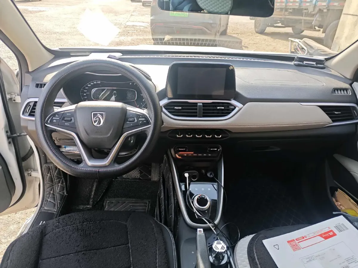 2019 BaoJun 730 1.5L 105HP L4 6MT,autocango,china used car exporter,china ev exporter,chinese used car exporter,chinese used ev exporter