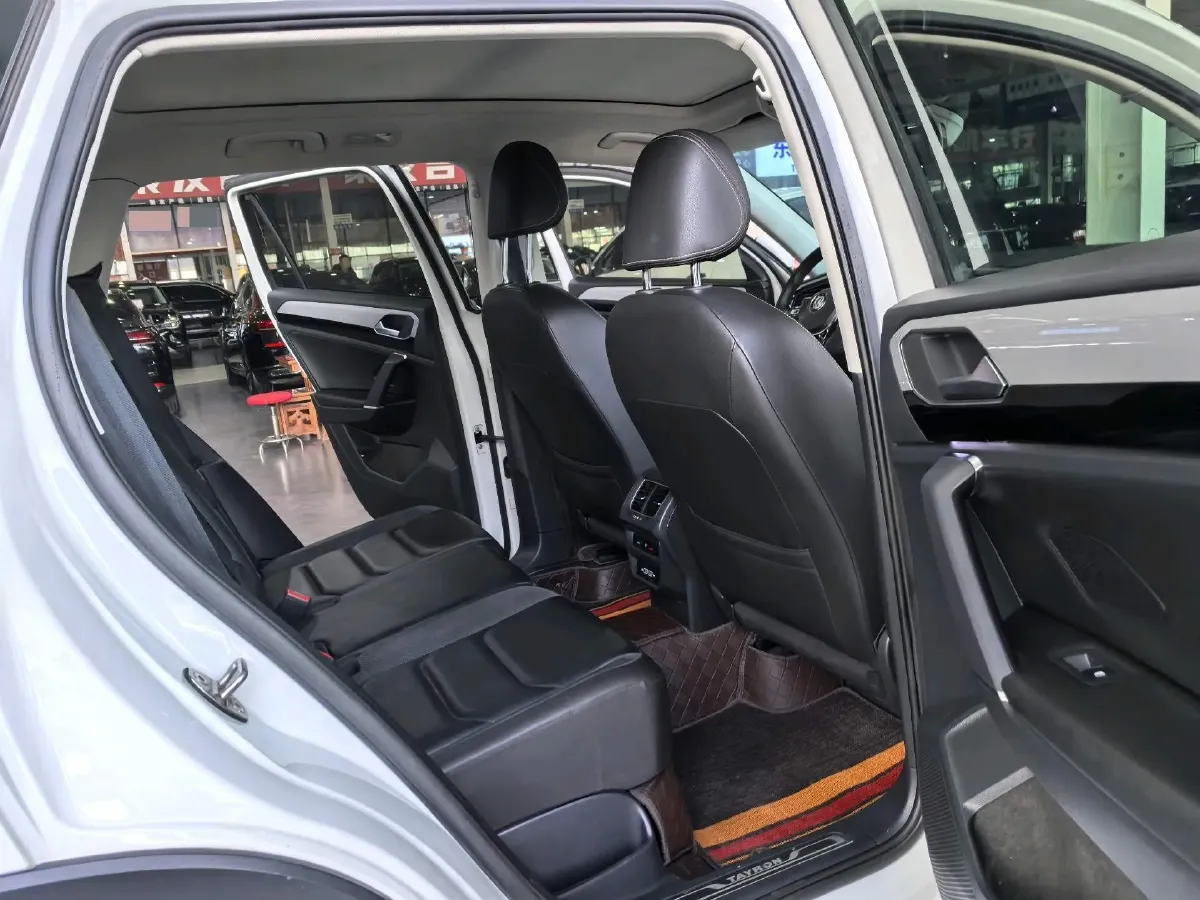 2019 Jeep Cherokee 2.0T 234HP L4 9AT,autocango,china used car exporter,china ev exporter,chinese used car exporter,chinese used ev exporter