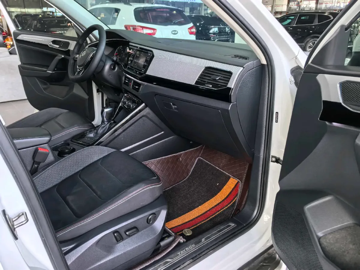 2019 Jeep Cherokee 2.0T 234HP L4 9AT,autocango,china used car exporter,china ev exporter,chinese used car exporter,chinese used ev exporter