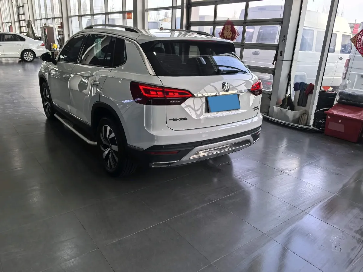 2019 Jeep Cherokee 2.0T 234HP L4 9AT,autocango,china used car exporter,china ev exporter,chinese used car exporter,chinese used ev exporter