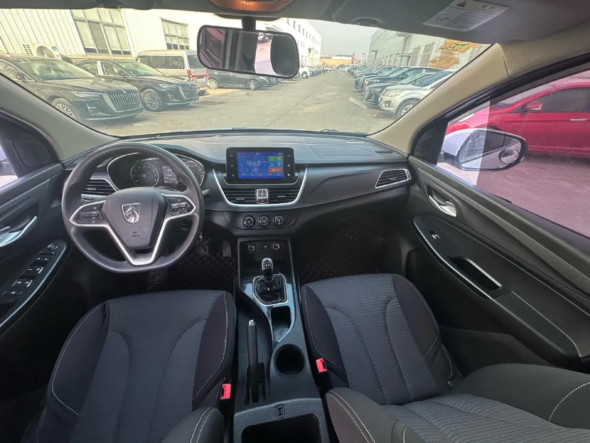 2019 BaoJun 730 1.5L 105HP L4 6MT,autocango,china used car exporter,china ev exporter,chinese used car exporter,chinese used ev exporter