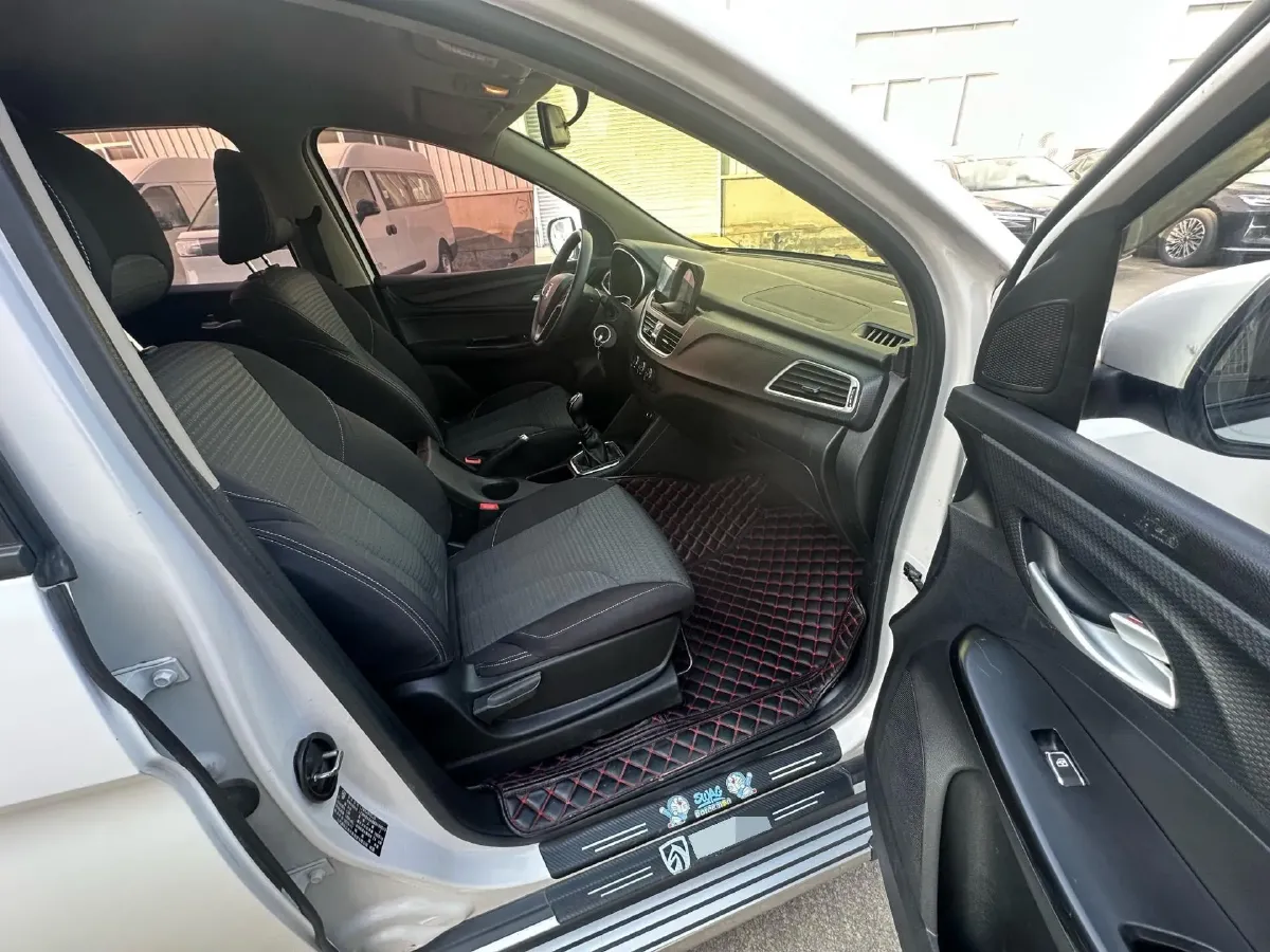 2019 BaoJun 730 1.5L 105HP L4 6MT,autocango,china used car exporter,china ev exporter,chinese used car exporter,chinese used ev exporter