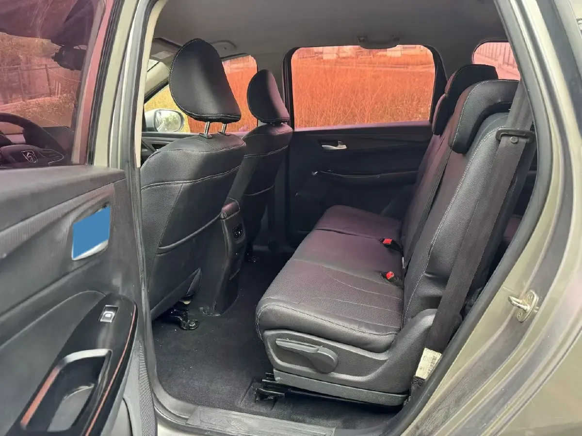 2019 BaoJun 730 1.5T 151HP L4 CVT,autocango,china used car exporter,china ev exporter,chinese used car exporter,chinese used ev exporter