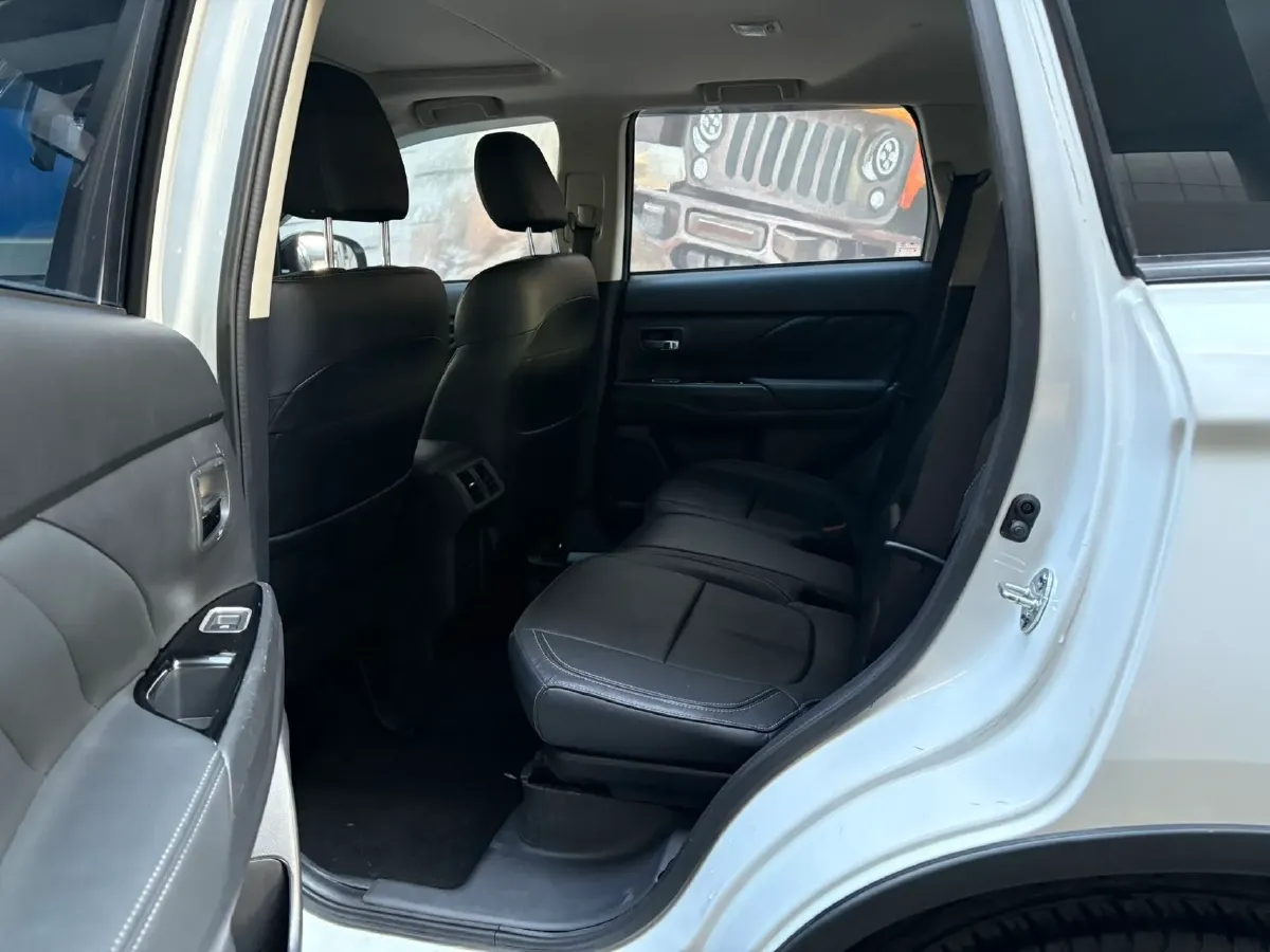 2020 Mitsubishi Outlander 2.0L 166HP L4 CVT,autocango,china used car exporter,china ev exporter,chinese used car exporter,chinese used ev exporter