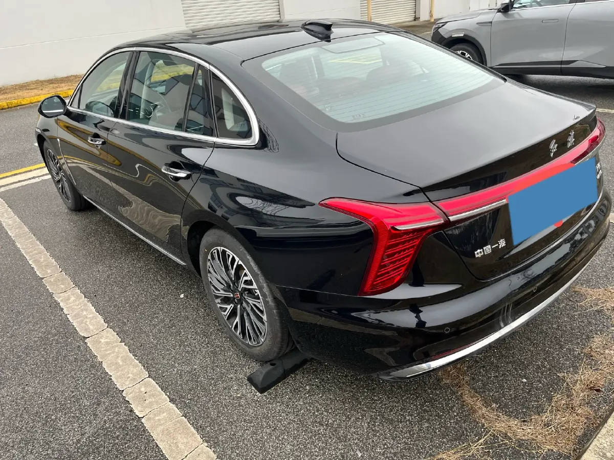 2025 HongQi H5 1.5T 169HP L4 1DHT Hybrid,autocango,china used car exporter,china ev exporter,chinese used car exporter,chinese used ev exporter