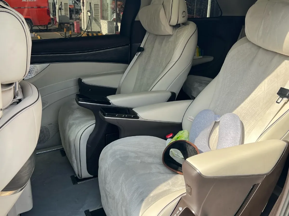 2024 Denza D9 1.5T 139HP L4 E-CVT PHEV 40KWH,autocango,china used car exporter,china ev exporter,chinese used car exporter,chinese used ev exporter