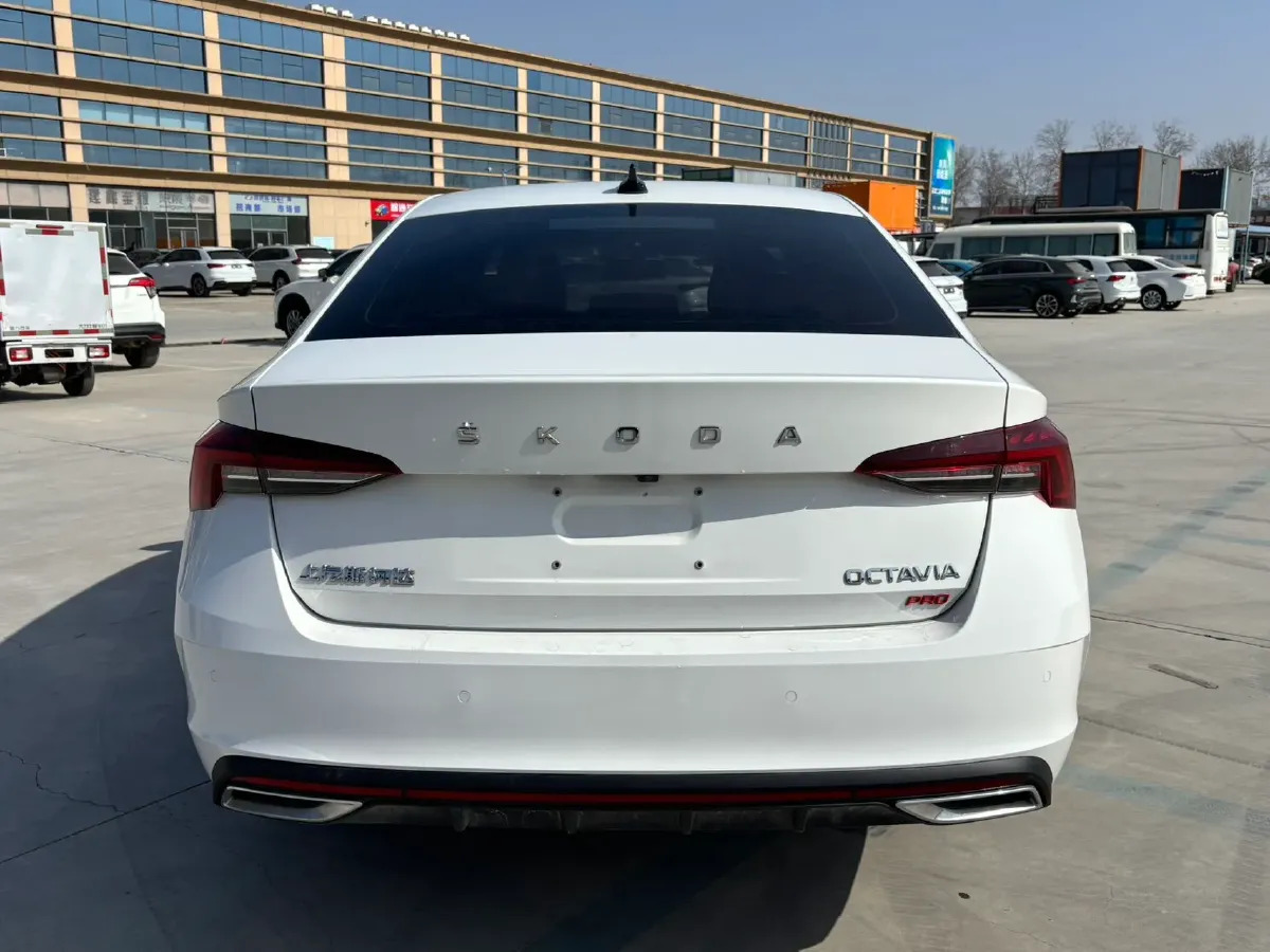 2022 Skoda Octavia 1.4T 150HP L4 7DCT,autocango,china used car exporter,china ev exporter,chinese used car exporter,chinese used ev exporter
