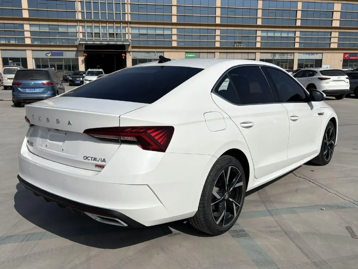 2022 Skoda Octavia 1.4T 150HP L4 7DCT,autocango,china used car exporter,china ev exporter,chinese used car exporter,chinese used ev exporter