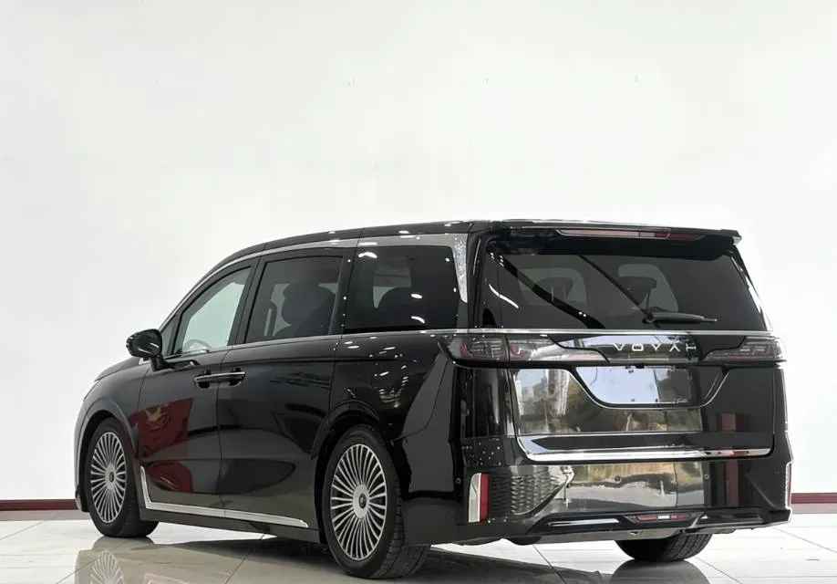 2025 Voyah Dream 1.5T 150HP L4 PHEV 41.7KWH,autocango,china used car exporter,china ev exporter,chinese used car exporter,chinese used ev exporter