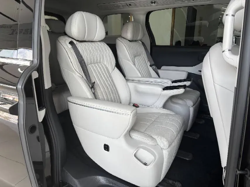 2025 Voyah Dream 1.5T 150HP L4 PHEV 41.7KWH,autocango,china used car exporter,china ev exporter,chinese used car exporter,chinese used ev exporter