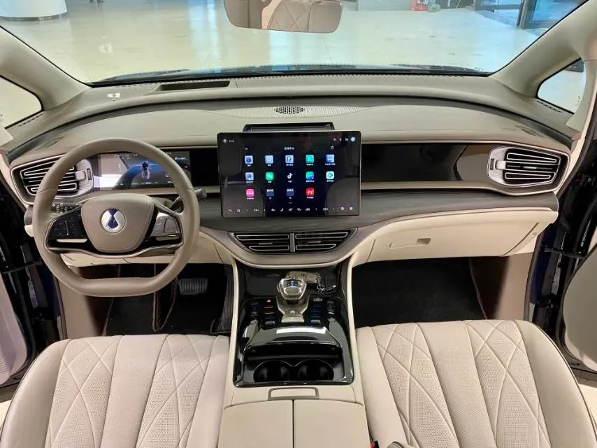 2022 Mercedes-Benz GLC Class 2.0T 197HP L4 9AT,autocango,china used car exporter,china ev exporter,chinese used car exporter,chinese used ev exporter