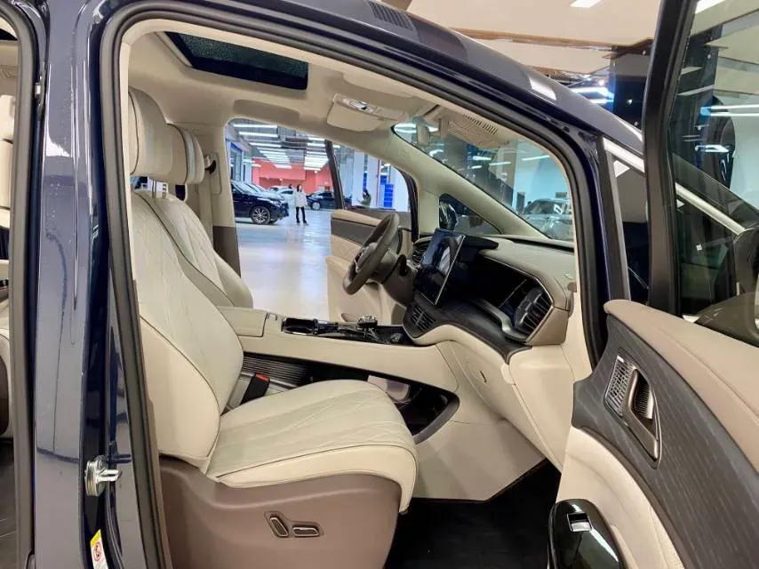 2022 Mercedes-Benz GLC Class 2.0T 197HP L4 9AT,autocango,china used car exporter,china ev exporter,chinese used car exporter,chinese used ev exporter