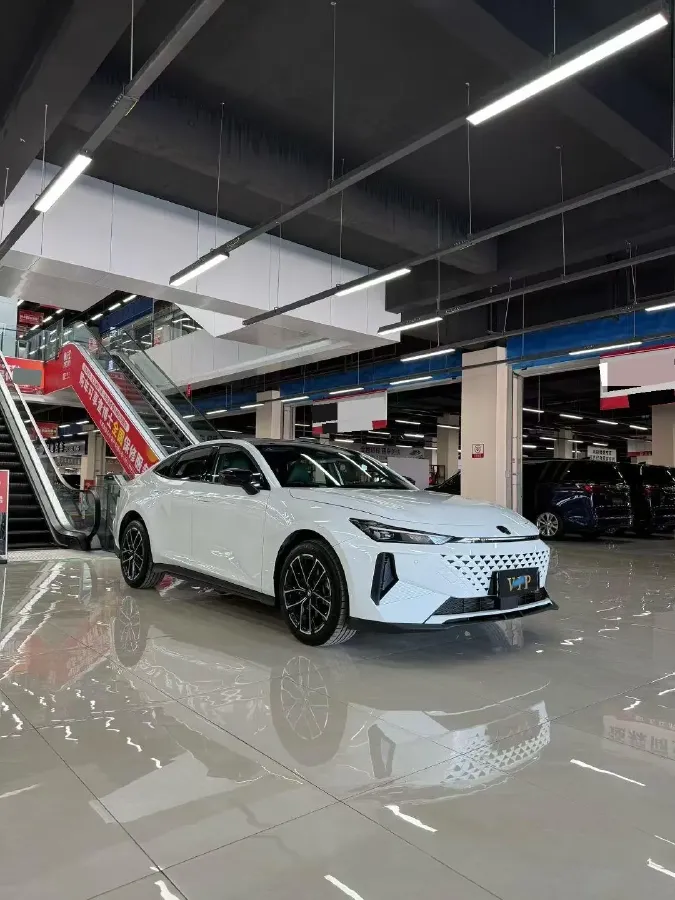 2024 ChangAn UNI-V iDD 1.5L 110HP L4 E-CVT PHEV 18.99KWH,autocango,china used car exporter,china ev exporter,chinese used car exporter,chinese used ev exporter