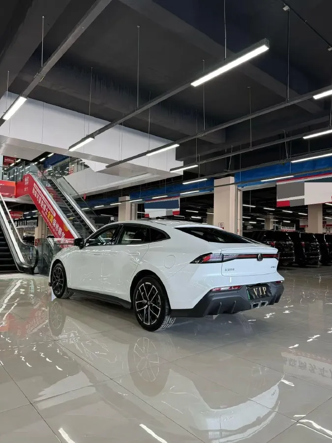 2024 ChangAn UNI-V iDD 1.5L 110HP L4 E-CVT PHEV 18.99KWH,autocango,china used car exporter,china ev exporter,chinese used car exporter,chinese used ev exporter