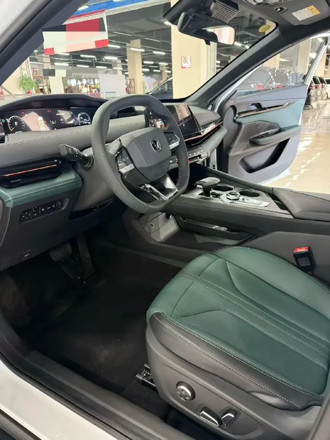 2024 ChangAn UNI-V iDD 1.5L 110HP L4 E-CVT PHEV 18.99KWH,autocango,china used car exporter,china ev exporter,chinese used car exporter,chinese used ev exporter