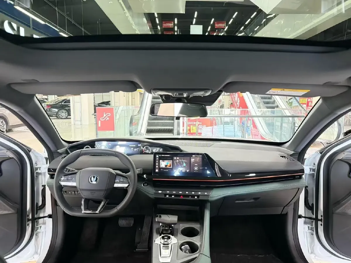 2024 ChangAn UNI-V iDD 1.5L 110HP L4 E-CVT PHEV 18.99KWH,autocango,china used car exporter,china ev exporter,chinese used car exporter,chinese used ev exporter