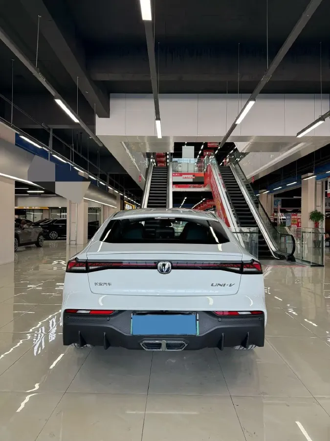 2024 ChangAn UNI-V iDD 1.5L 110HP L4 E-CVT PHEV 18.99KWH,autocango,china used car exporter,china ev exporter,chinese used car exporter,chinese used ev exporter