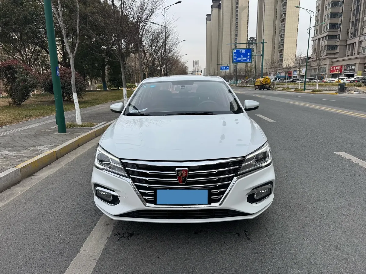 2020 Roewe i5 1.5L 120HP L4 5MT,autocango,china used car exporter,china ev exporter,chinese used car exporter,chinese used ev exporter