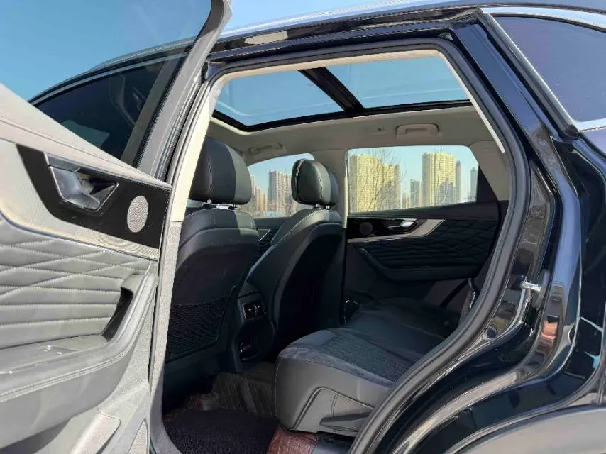 2022 HongQi HS5 2.0T 224HP L4 6AT,autocango,china used car exporter,china ev exporter,chinese used car exporter,chinese used ev exporter