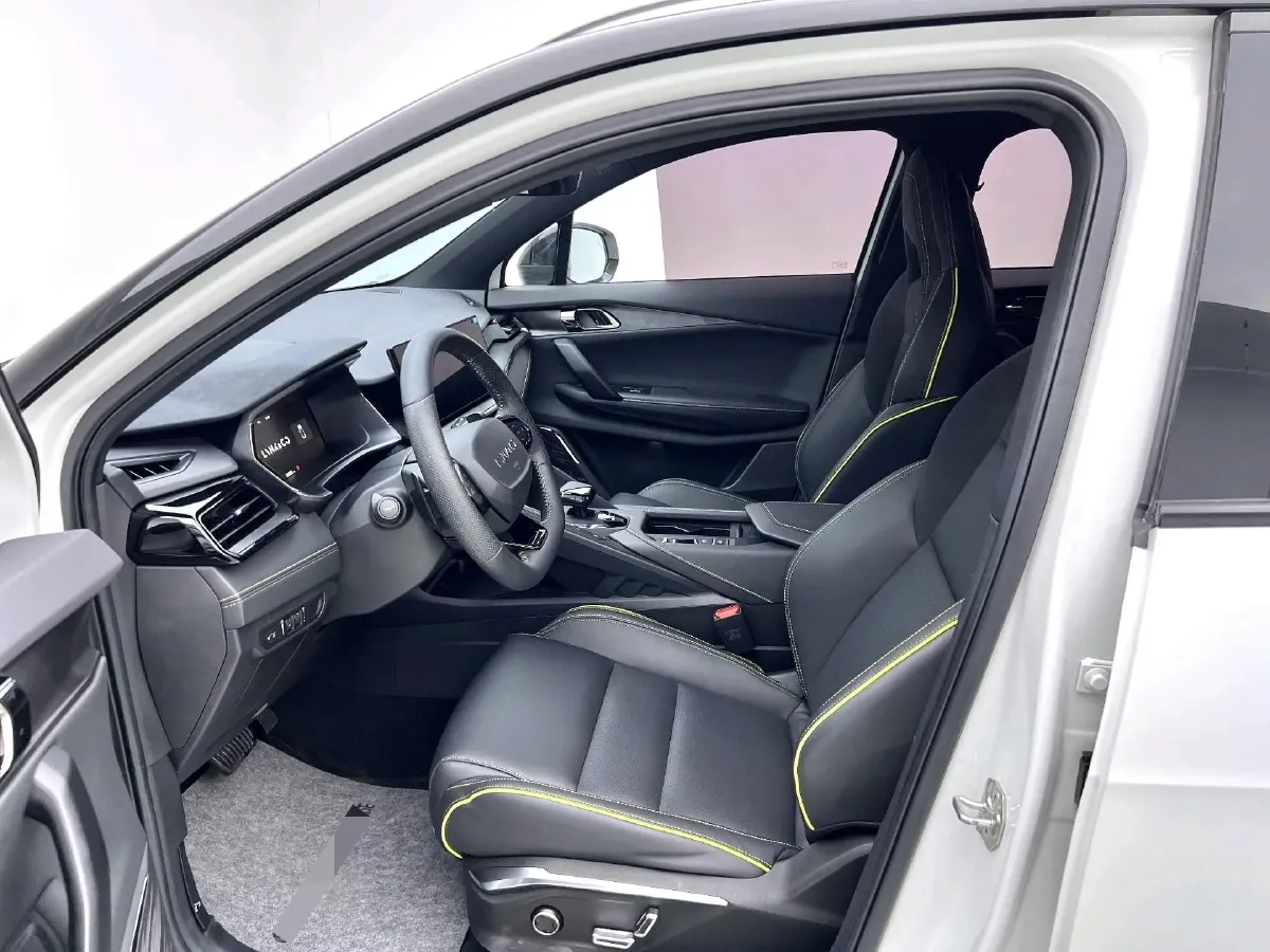 2023 LYNK&CO 06 1.5T 181HP L4 7DCT,autocango,china used car exporter,china ev exporter,chinese used car exporter,chinese used ev exporter