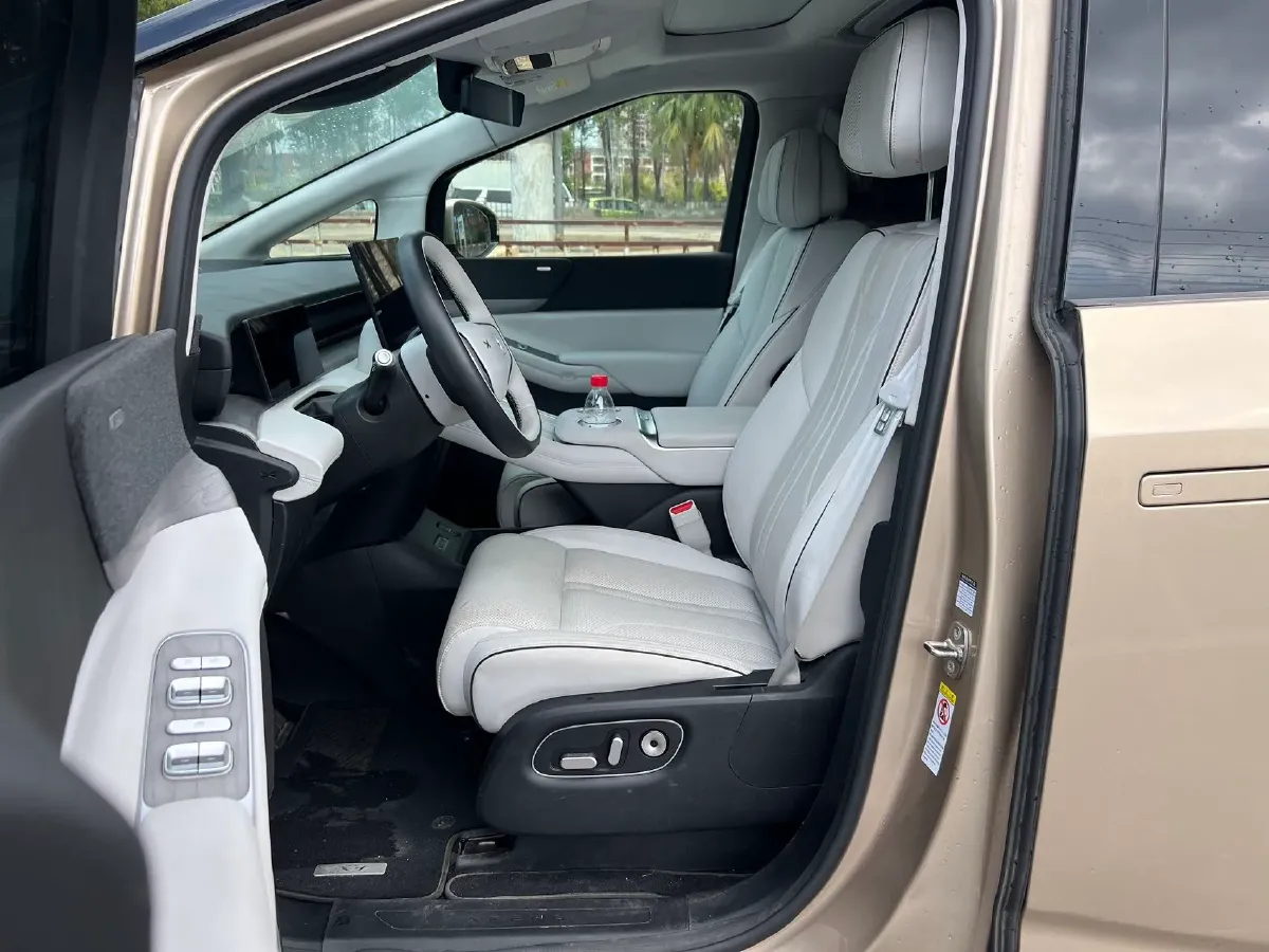 2024 Xpeng X9 BEV 84.5KWH,autocango,china used car exporter,china ev exporter,chinese used car exporter,chinese used ev exporter