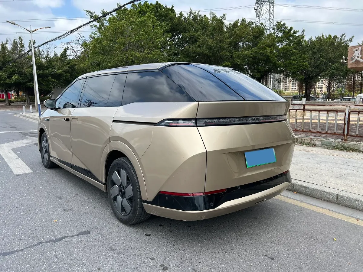 2024 Xpeng X9 BEV 84.5KWH,autocango,china used car exporter,china ev exporter,chinese used car exporter,chinese used ev exporter