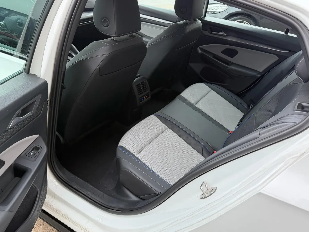 2025 Volkswagen Golf 1.5T 160HP L4 7DCT,autocango,china used car exporter,china ev exporter,chinese used car exporter,chinese used ev exporter