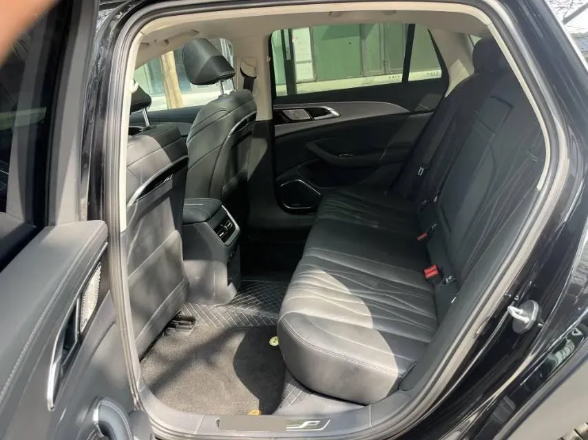 2023 HongQi H5 2.0T 224HP L4 8AT,autocango,china used car exporter,china ev exporter,chinese used car exporter,chinese used ev exporter