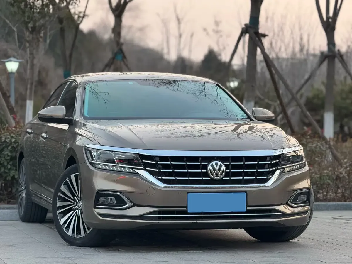 2020 Volkswagen Passat 2.0T 186HP L4 7DCT,autocango,china used car exporter,china ev exporter,chinese used car exporter,chinese used ev exporter