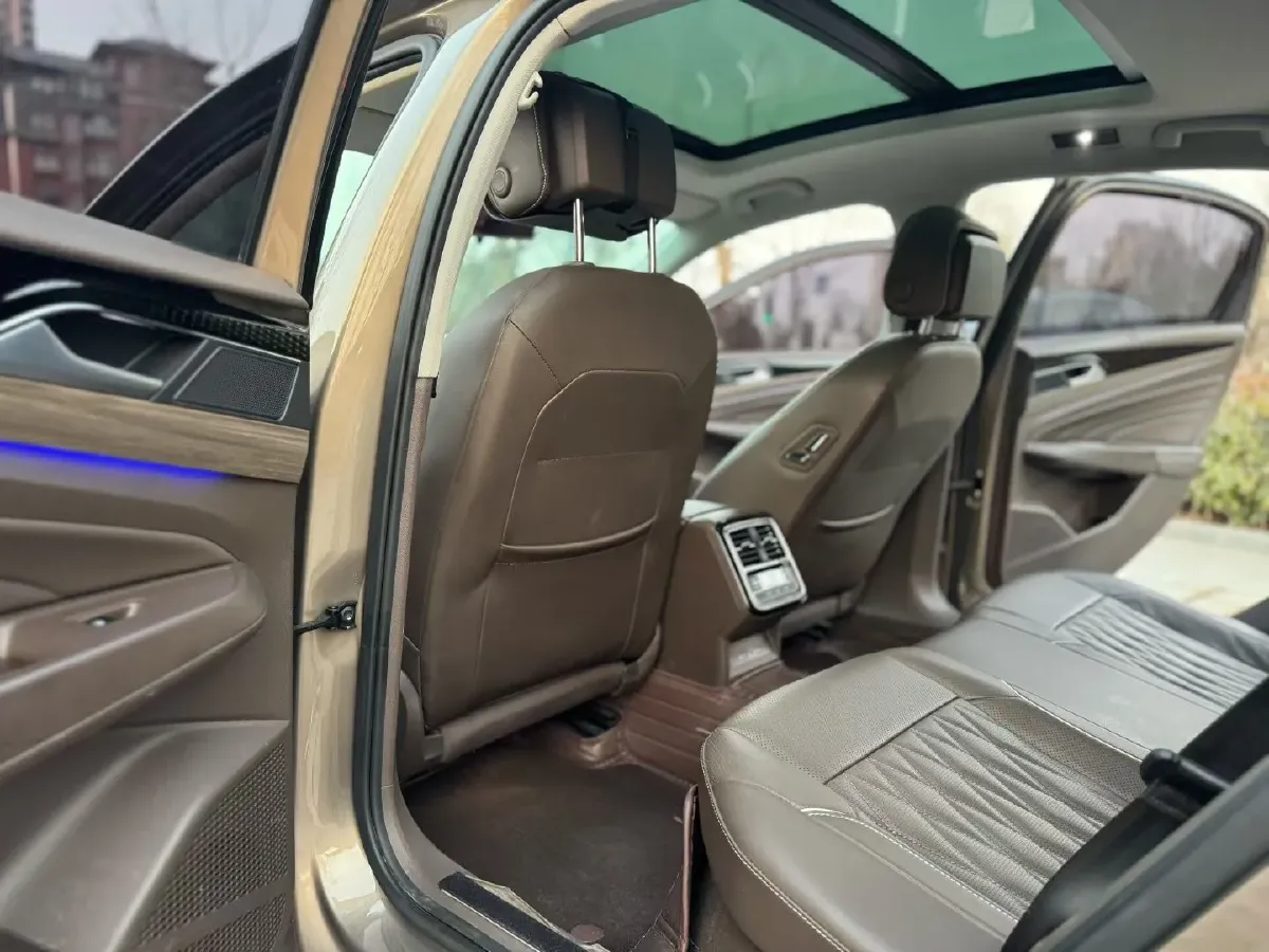 2020 Volkswagen Passat 2.0T 186HP L4 7DCT,autocango,china used car exporter,china ev exporter,chinese used car exporter,chinese used ev exporter