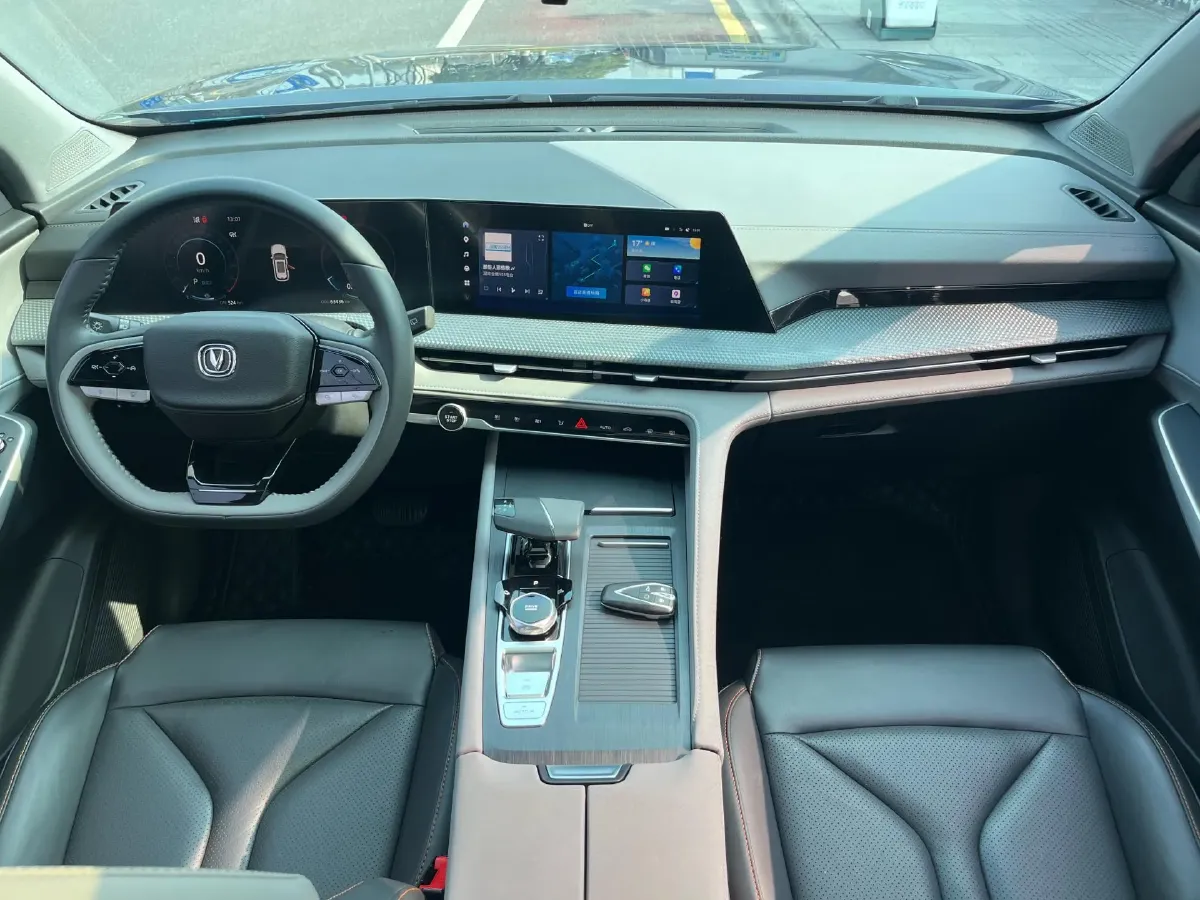 2022 ChangAn CS75 Plus 2.0T 233HP L4 8AT,autocango,china used car exporter,china ev exporter,chinese used car exporter,chinese used ev exporter