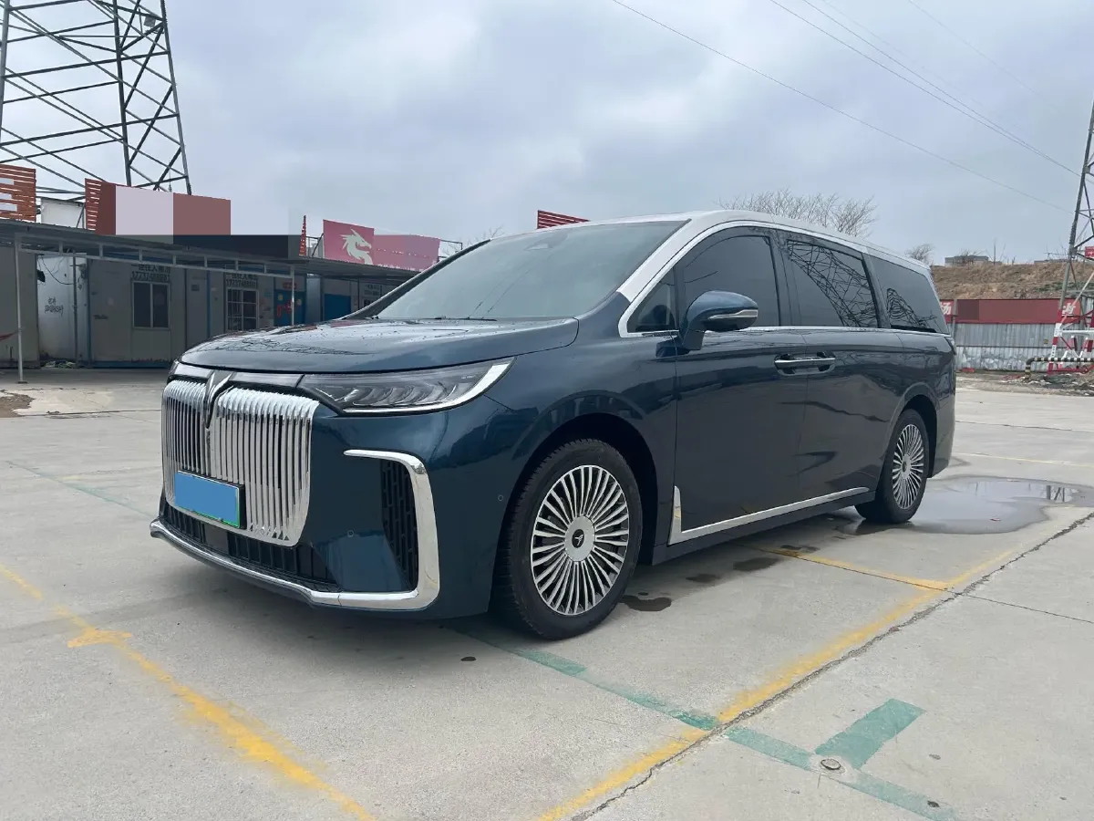 2025 Voyah Dream 1.5T 150HP L4 PHEV 41.7KWH,autocango,china used car exporter,china ev exporter,chinese used car exporter,chinese used ev exporter