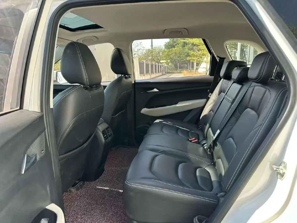 2019 BaoJun 530 1.5T 151HP L4 CVT,autocango,china used car exporter,china ev exporter,chinese used car exporter,chinese used ev exporter