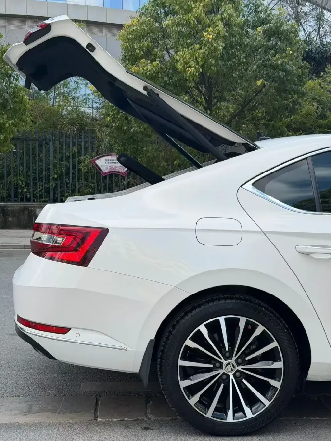 2016 Skoda Superb 1.4T 150HP L4 7DCT,autocango,china used car exporter,china ev exporter,chinese used car exporter,chinese used ev exporter