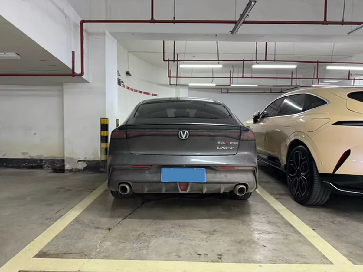 2022 ChangAn UNI-V 1.5T 188HP L4 7DCT,autocango,china used car exporter,china ev exporter,chinese used car exporter,chinese used ev exporter